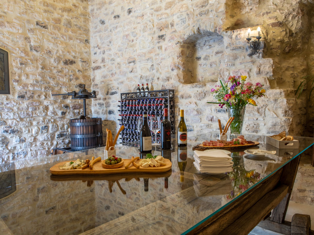 Italie Midden Italie Umbrie Todi Borgo Petroro Medieval Sacristy   Wine Cellar