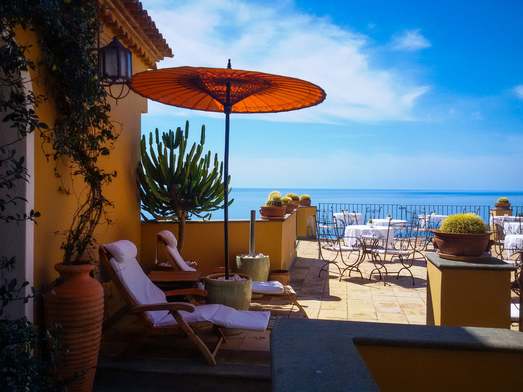 Italie Zuid Italie Campanie Pisciotta Hotel Marulivo terrazza sdraio