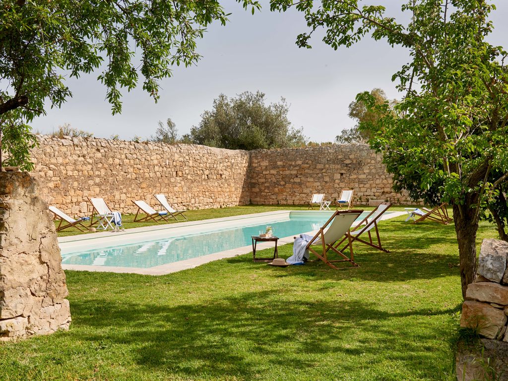 Italie Zuid Italie Sicilie Vittoria Baglio Occhipinti _00_TOP_piscina 18 metri e mura