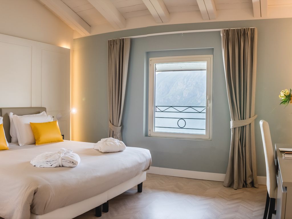 Noord Italie Lombardije Iseo Araba Fenice Hotel P1166928 HDR Noord Italie Lombardije Iseo Araba Fenice Hotel Pano.jNoord Italie Lombardije Iseo Araba Fenice Hotel